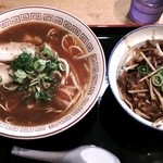 ラーメン一八 - カルビ丼セット（豚骨醤油）：850円→500円（ラーメンパスポートVol2を利用）