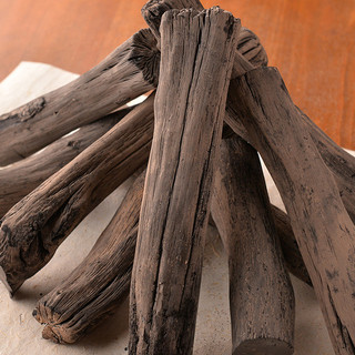 [Kishu Bincho charcoal] We use only “1st grade” charcoal, which is said to be the highest grade of charcoal.