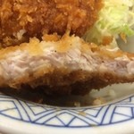 とんかつ 扇亭 - お肉も中々の厚さです【料理】 