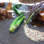 右）クネル　　　　　　左）こめかみの煮込み