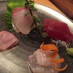 みこころや - お造り：カンパチ、メジマグロ、ヒラメの昆布〆、キンメダイ