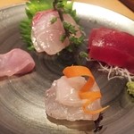 みこころや - お造り：カンパチ、メジマグロ、ヒラメの昆布〆、キンメダイ