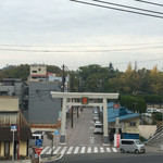 田代 - 田代・深川神社の大きな鳥居をくぐった商店街にあります。