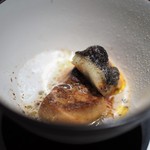 エクアトゥール - マイタケのスープ　フォアグラ　ウナギ炭火焼　黒トリュフ
      