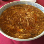 広東料理　翡翠廳 - 福山黒酢と黒豚の酸辣湯麺