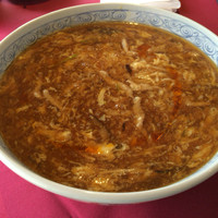 広東料理　翡翠廳 - 福山黒酢と黒豚の酸辣湯麺