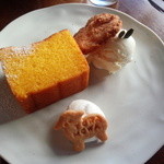 トワモワカフェ - かぼちゃのケーキ　600円税込