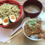 Eat it! - つけ麺＋スタミナ丼　￥1200
            麺大盛り　￥100