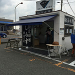 しらすや - お店の前で持ち帰りしらすも販売