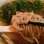 月島ロック - 麺の加水は低いですが、少し柔らかい。茹でるのが難しそうな麺。