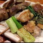 ひげ勝 - 焼きで鶏ネギと鶏肝。裏メニューかな？？絶対旨い　€=(´Д｀）