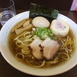 醤油ラーメンに追い煮干し&味付け玉子