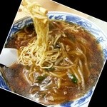 大佐渡 - トロッとした醤油味のスープが、自家製の細い麺に絡まる  もやしラーメン