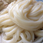 手打うどん 麦蔵 - お餅のように伸びて絡みつく麺です(*´д`*)