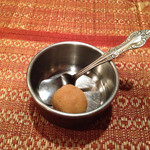 ベンガル料理プージャー - ココナツと牛乳のデザート