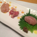 じどりや 穏座 - ささみ、雌のモモ肉関節回り、雌の胸肉お造り