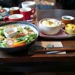 にじいろcafe - 食べログを見ると以前はサラダランチの中央にはスティックベジだった模様