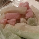 梅花亭 - ｢切山椒 (500円)｣は、紅、白、薄緑の３色の拍子切りの餅のような御菓子。