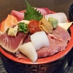 のどぐろ家 姫川 - 豪華で色鮮やかな海鮮丼♪　これはお得だな～！