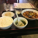 福龍園 - 麻婆豆腐定食全景。