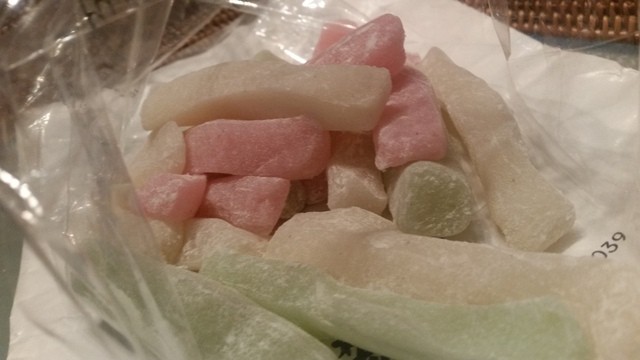べったら市」限定で売られている「切山椒」♪ ふわっと、もっちりぷちぷち~! これからの季節「暮からの 風邪まだぬけず 切山椒」ですね♪』by ...