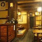 三河屋 - 店内も雰囲気があります