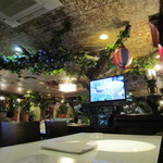 ジャングルチックな内装