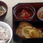 ローマンモア - ショウガ焼きランチ