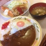 キッチンニュー早苗 - 日替り定食（鮭のバター焼き、フランクフルト衣揚）カレーライス