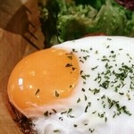 ベースポイント - 玉子がおいしいハンバーグ丼！