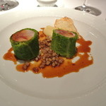 ラ・トルテュ - 山ウズラのキャベツ包み
      ノイリー酒のソース