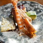 佳肴みを木 - 八寸的なお皿には、鰊焼き、車海老、アボカドの粕漬け、鴨など