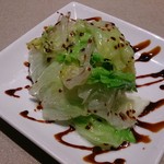 レタスの湯引き　オイスターソース