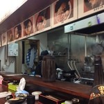 ラーメン神山 - H.27.5.12.夜 カウンター席中ほどから厨房方向
