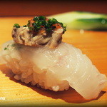 天寿し - ヒラメ（肝のせ）