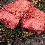 厳選和牛 焼肉 犇屋 天満本店 - お肉〜♩