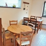 akamichi pizza - テーブル席