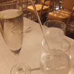 O Rudei Dainingu Shato - スパークリングワインとイモ焼酎ロック