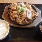 きりきり善兵衛 - 生姜焼定食 780円