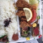 楽酔家 - 唐揚げ(ﾘﾗｯｸｽ弁当￥380円税込）※ﾛｰｽﾄビーフやぼうだら煮つけ・たいの子煮つけなど信じられない高級食材も一品に入っている(笑)
