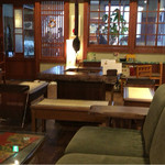 まつや - 落ち着いた古民家風の店内