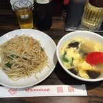 珉珉 - 焼きそば、玉子スープにノンアルビール