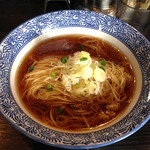 醤油ラーメン750円、かけラーメン状態での提供です