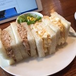 アワー プレイス コーヒー スタンド - ツナとタマゴのサンドイッチ