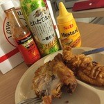 Kentakki Furaido Chikin - ホットソースとマスタードは必須！