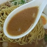 麺麺 - 唐辛子&ニンニクが利いた味噌スープ