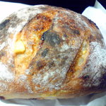 ア・ビアント　 - くるみとホワイトチョコのパン