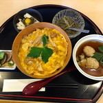 秋田比内地鶏や - 究極の親子丼、比内地鶏のつみれ汁、じゅんさい、とんぶり長芋のお得なセット