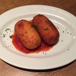 イタリア料理クッチーナ - ライスコロッケ、560円です。