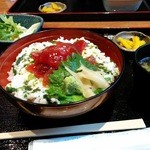 海鮮ダイニング　萩 - づけマグロの美容丼